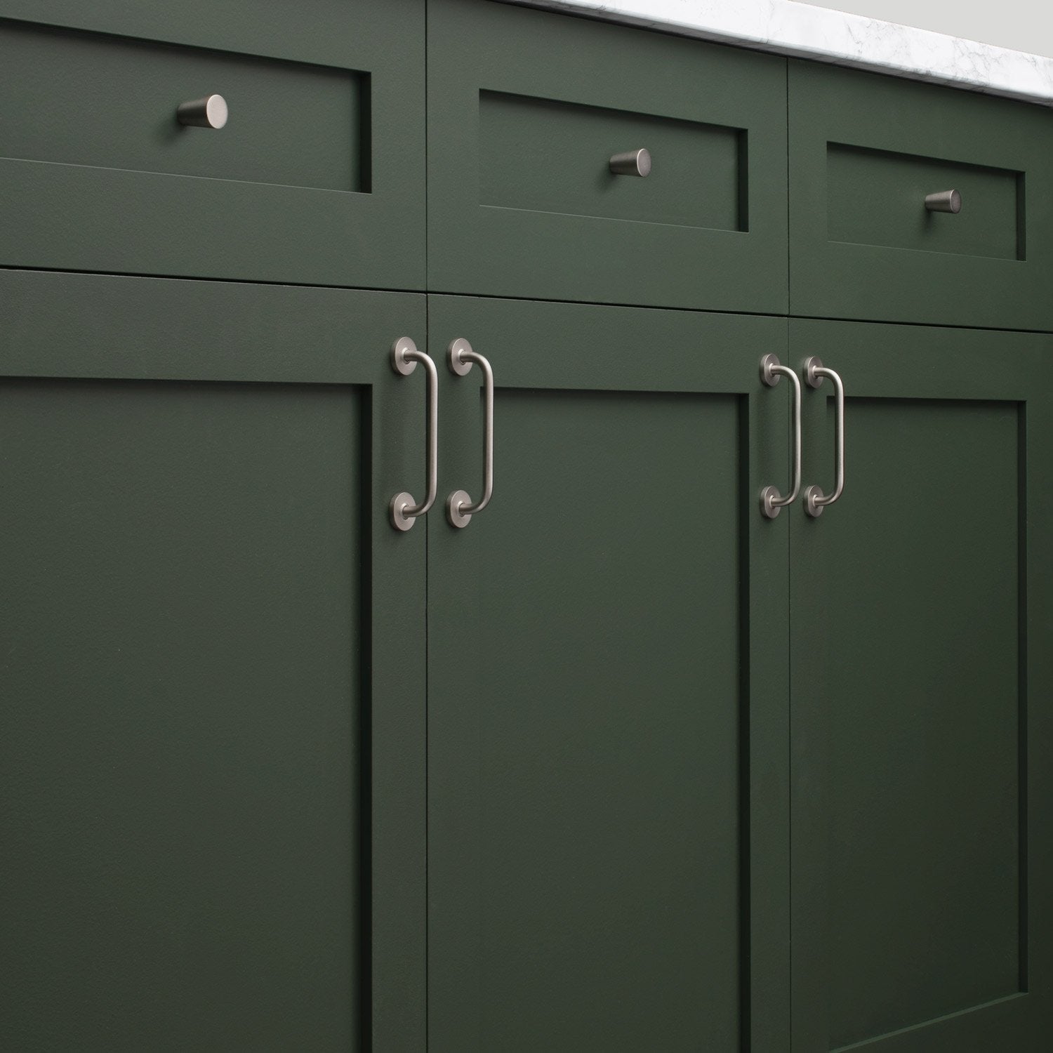 Newberg Knob::satin nickel::hover